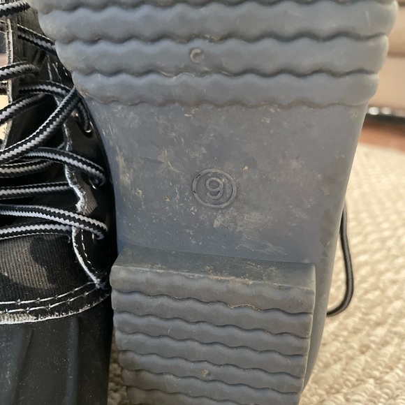 Rain boots - Picture 3 of 3